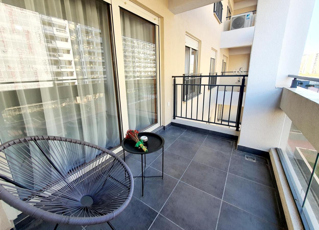 Apartman Ana Lux พอดโกริกา ภายนอก รูปภาพ