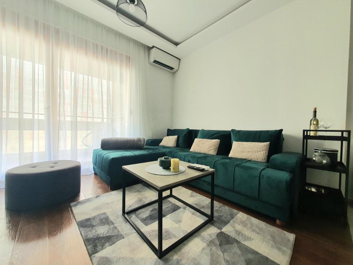 Apartman Ana Lux พอดโกริกา ภายนอก รูปภาพ