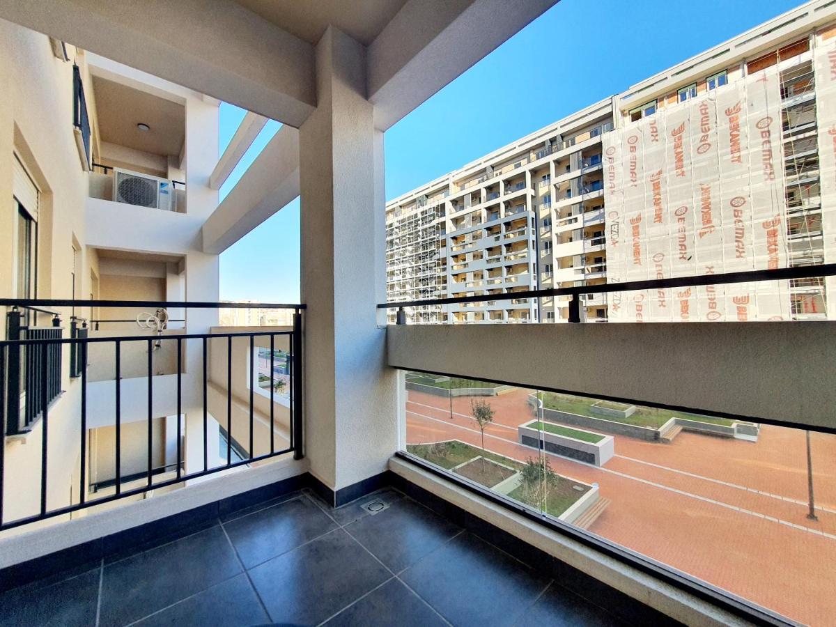 Apartman Ana Lux พอดโกริกา ภายนอก รูปภาพ
