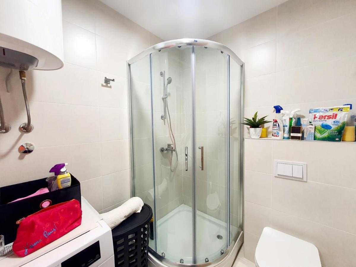 Apartman Ana Lux พอดโกริกา ภายนอก รูปภาพ