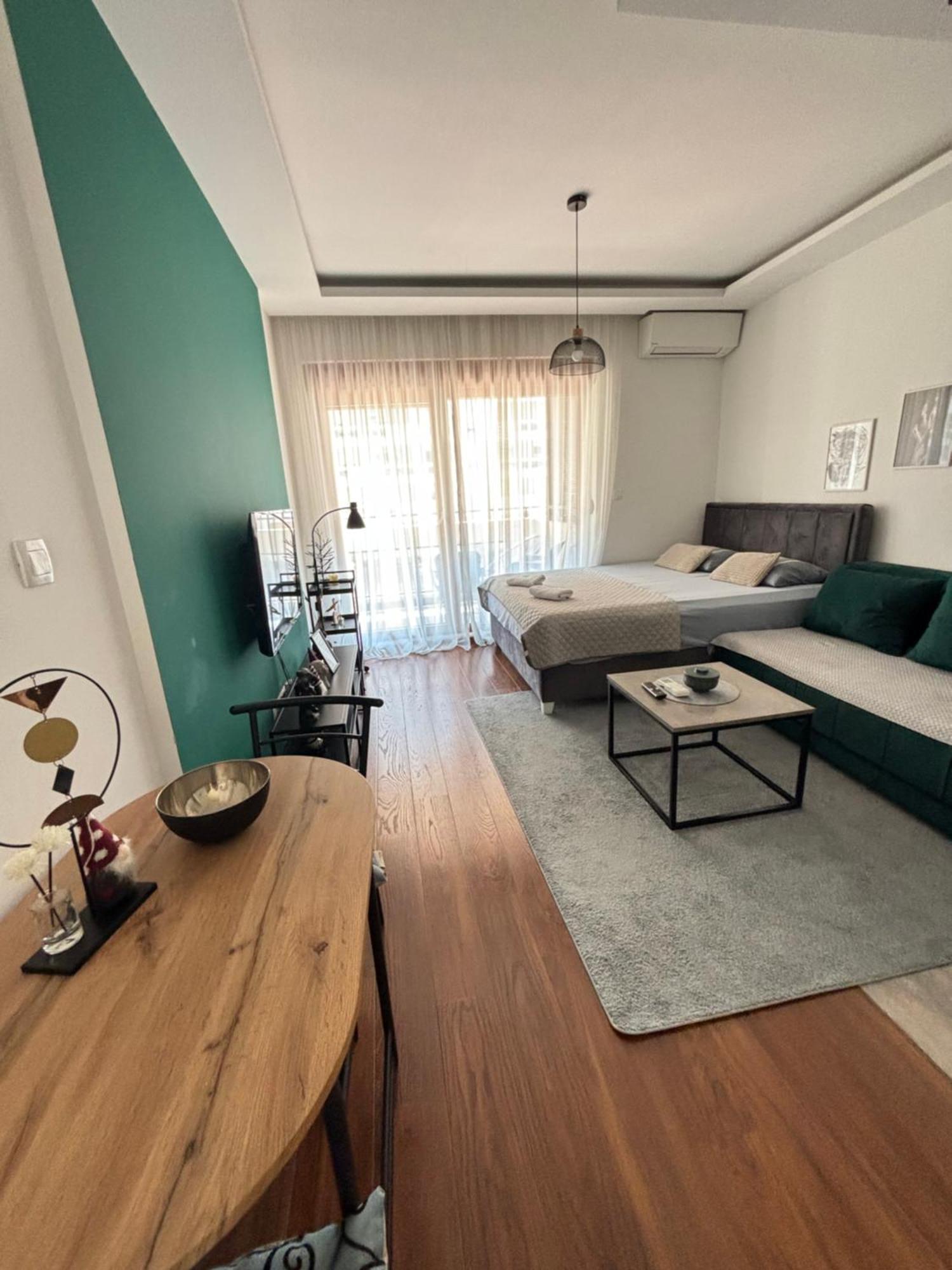 Apartman Ana Lux พอดโกริกา ภายนอก รูปภาพ